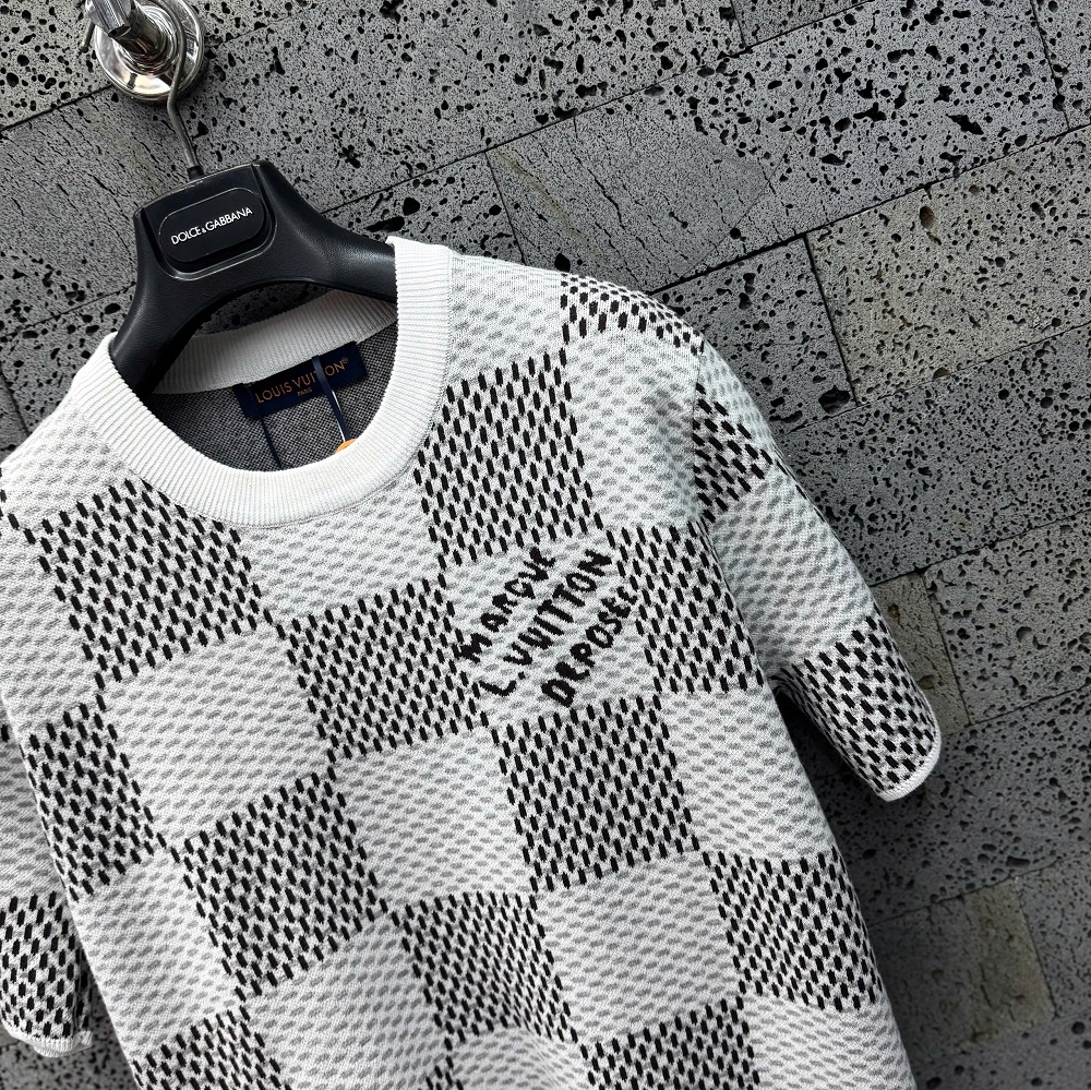 Áo phông T-shirt len Louis Vuitton LV Trắng họa tiết chấm ô phối Đen Like Auth on web VTN